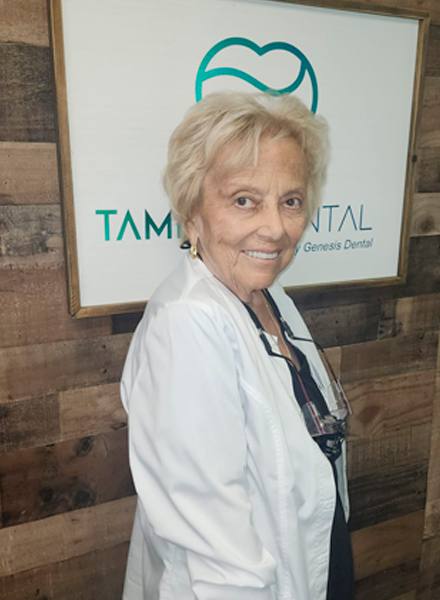 Dr Anna Carlow DDS Odontología General